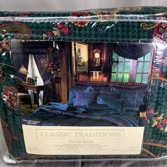 Classic Traditons Pillow Sham Design of Paisley - Picture 1 of 5